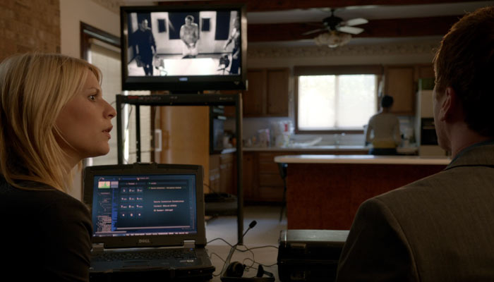 『HOMELAND（ホームランド）』で、ブロディは自分を拷問した男に敵意を見せる