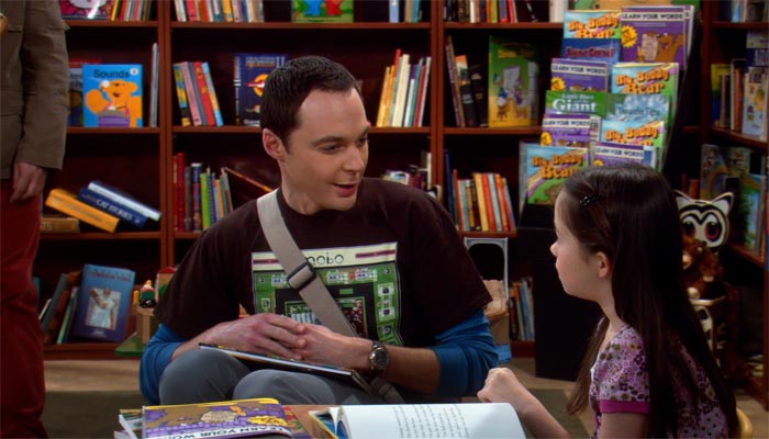 『ビッグバン★セオリー』で、友達を探すシェルドンは本屋で幼女と仲良くなろうとする
