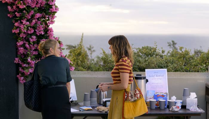 『Dead to Me（デッド・トゥ・ミー ～さようならの裏に～）』で、教会主催サポートグループでジェンとジュディが出会う