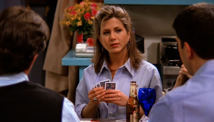 『フレンズ』で、トランプでロスを挑発するレイチェル