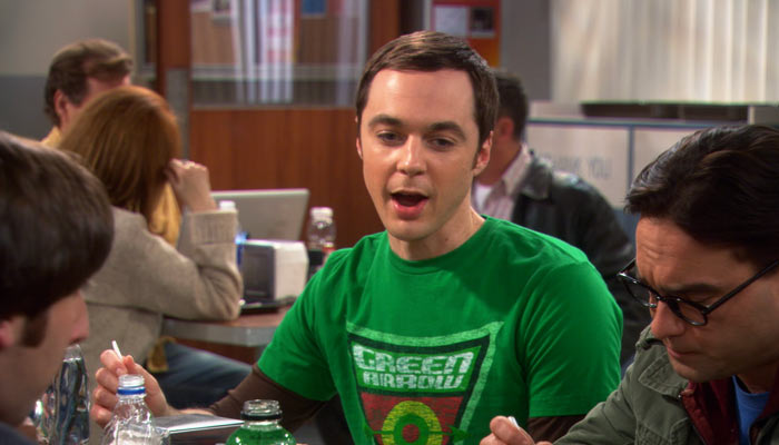 『ビッグバン★セオリー』で、大学のカフェテリアで今何を考えているのか話すシェルドン