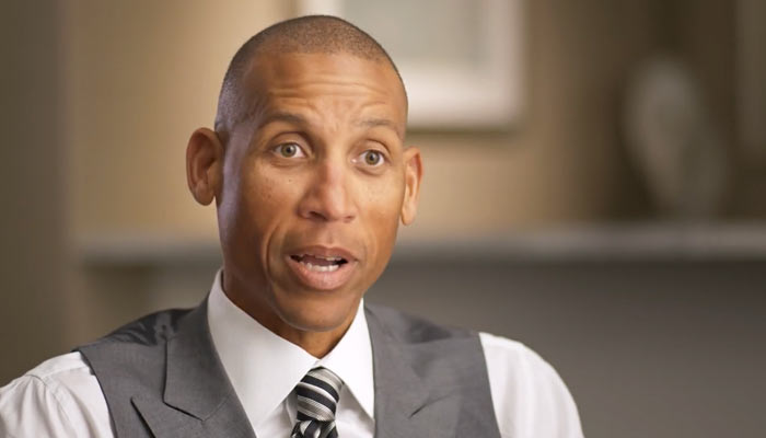 Scene from The Last Dance/Season 1/Episode 8 『マイケル・ジョーダン: ラストダンス』で、マイケル・ジョーダンの凄さ・タフさをチームメイトは吸血鬼で例える