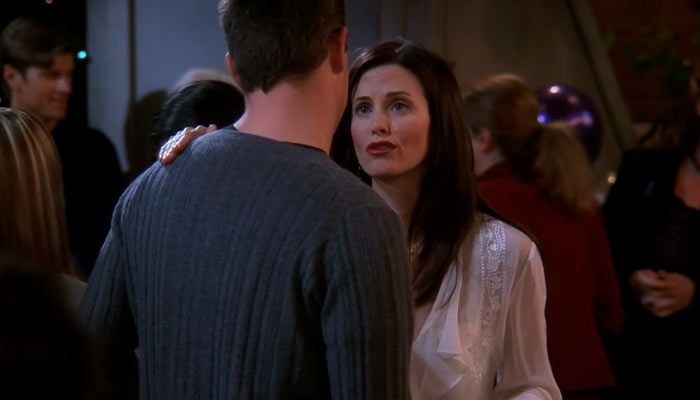 『フレンズ』で、モニカがチャンドラーに謝る