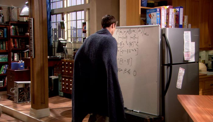 Scene from The Big Bang Theory/Season 1/Episode 5 『ビッグバン★セオリー』で、朝起きるとホワイトボードの数式が書き換えられていることを発見するシェルドン