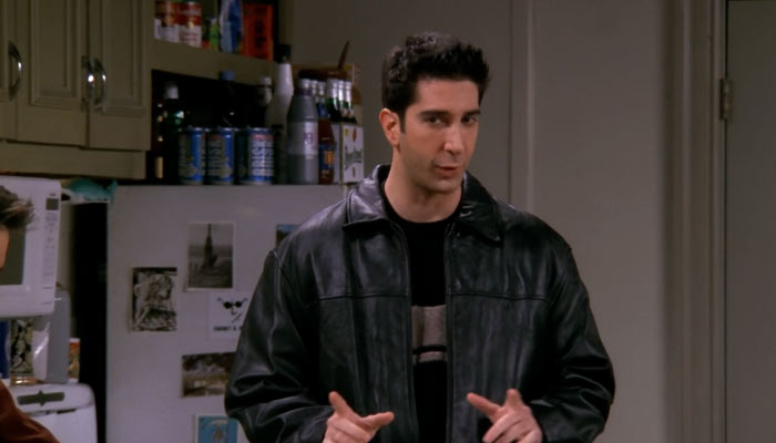 Scene from Friends/Season 4/Episode 10 『フレンズ』で、ロスは電車で起こった話をレイチェル・フィービー達に話す