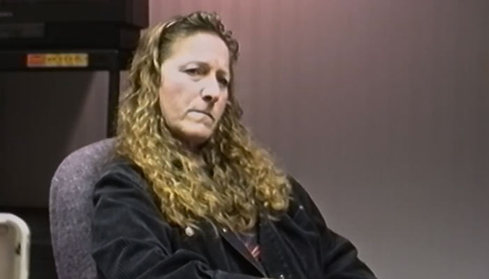 Scene from Making a Murderer/Season 1/Episode 1 『殺人者への道』で、捜査官が尋問する場面