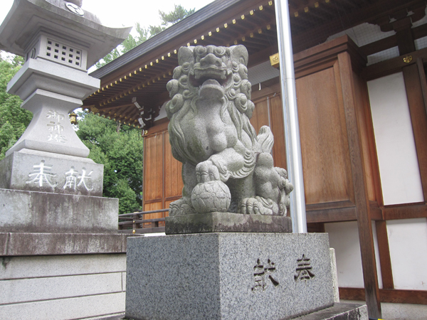 八幡大神社の右の狛犬