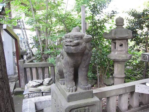 小野照崎神社の左の狛犬