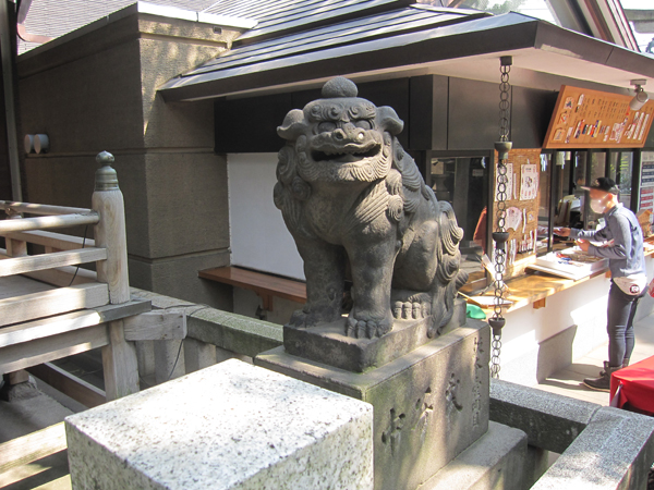 小野照崎神社の右の狛犬