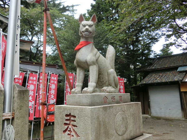 水稲荷神社の右の狐