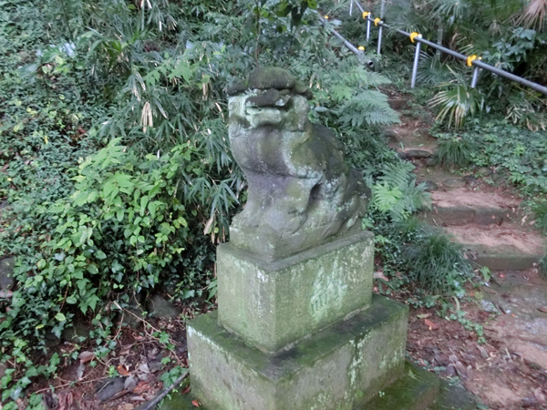 大麻止乃豆乃天神社の右の狛犬