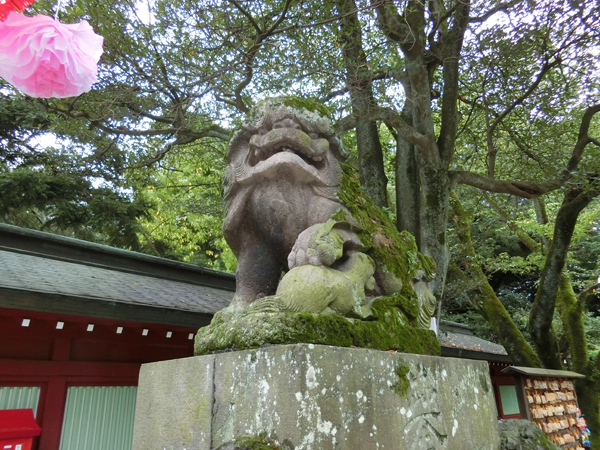 大國魂神社の右の狛犬