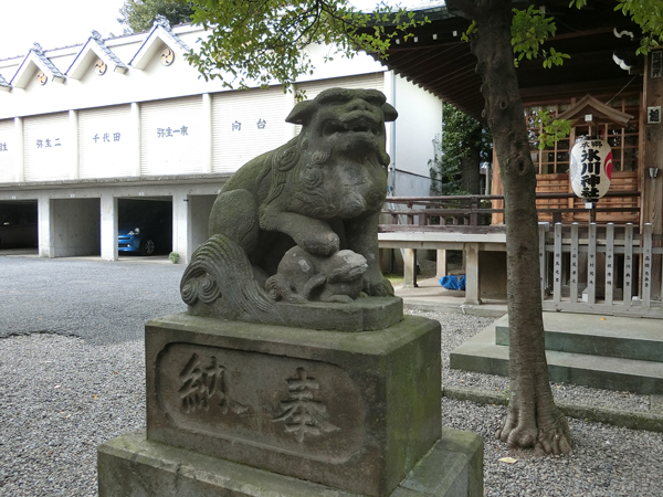 本郷氷川神社の左の狛犬