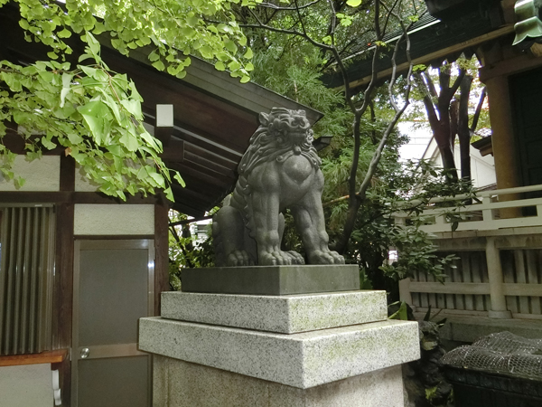 第六天榊神社の左の狛犬