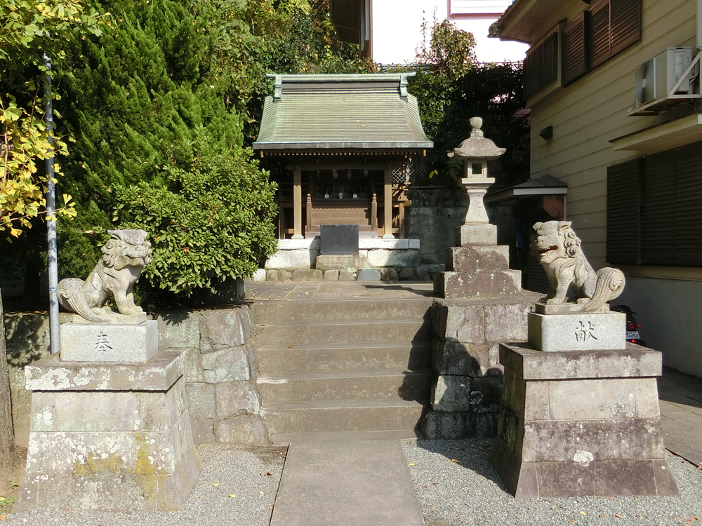 諏訪神社(鎌倉市/御成町)の御朱印と見どころ 神社と御朱印を巡る男の旅 諏訪神社(鎌倉市/御成町)の御朱印と見どころ 神社と御朱印を巡る男の旅