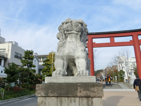 鶴岡八幡宮の左の狛犬