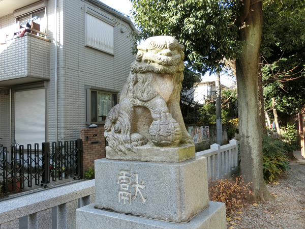 大和町八幡神社の左の狛犬