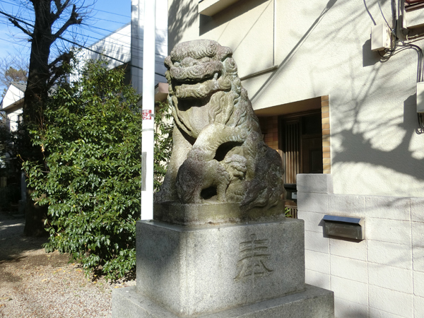 大和町八幡神社の右の狛犬