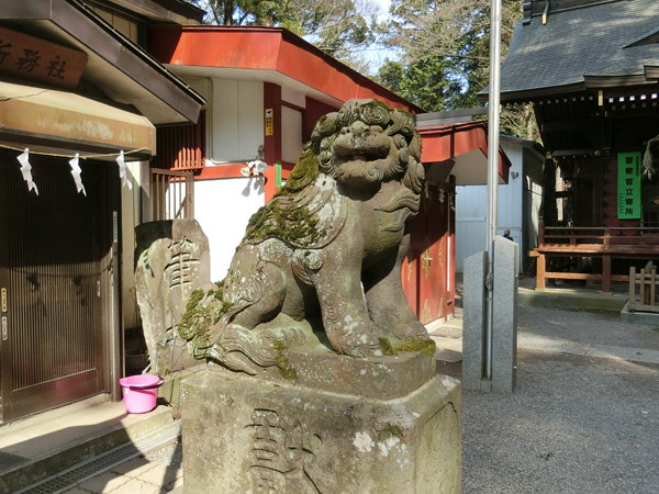 穴澤天神社の左の狛犬