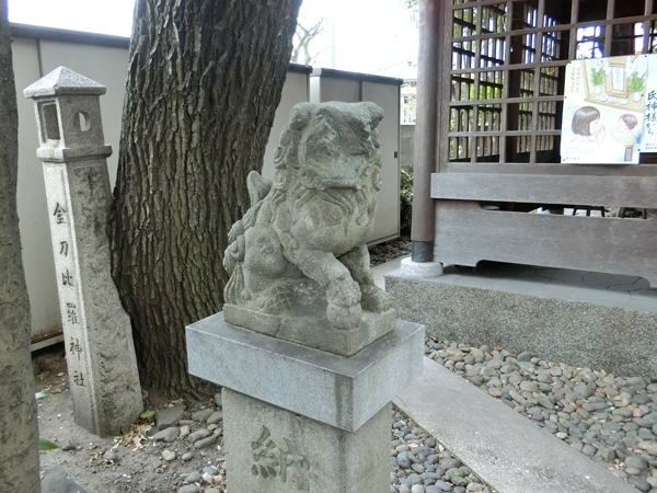金刀比羅神社の左の狛犬