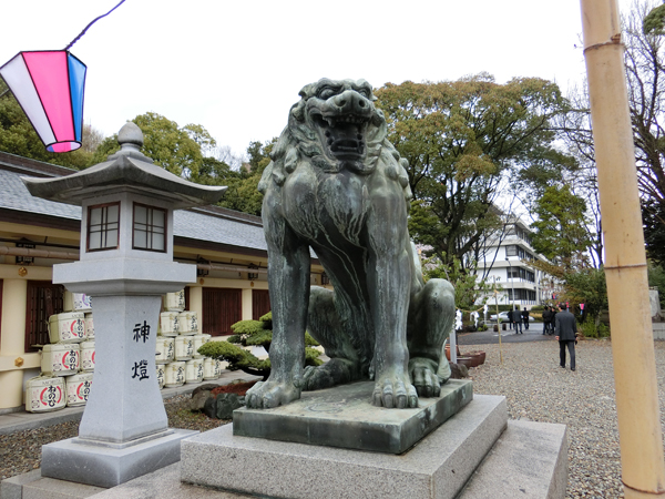 愛知縣護國神社の右の狛犬