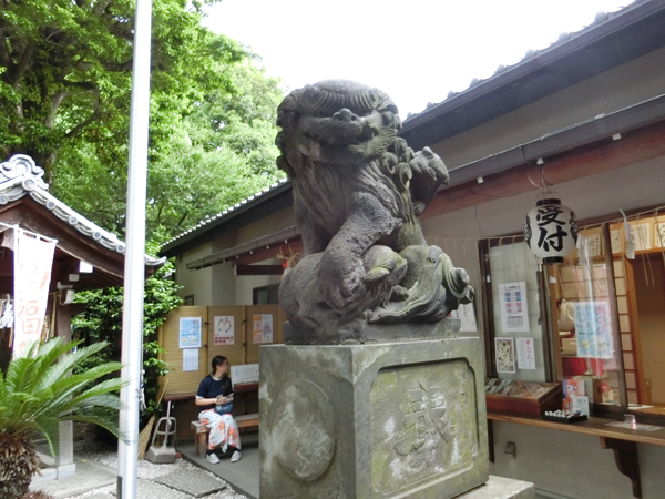 上神明天祖神社の右の狛犬