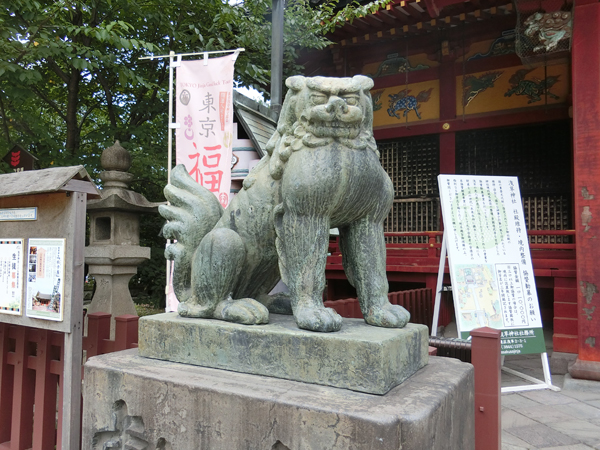 浅草神社の左の狛犬