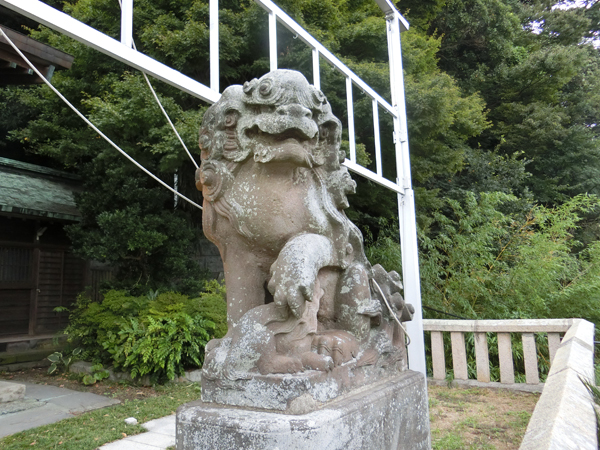 東叶神社の右の狛犬