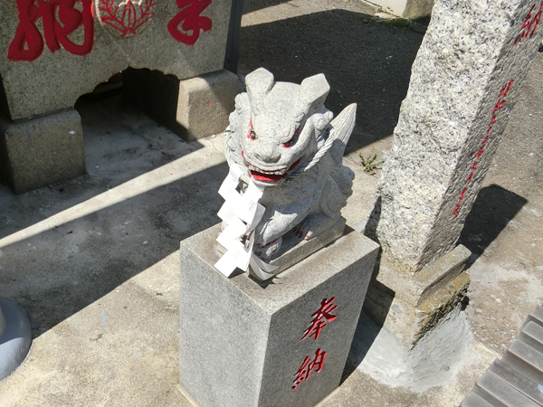 本宮神社の右の狛犬