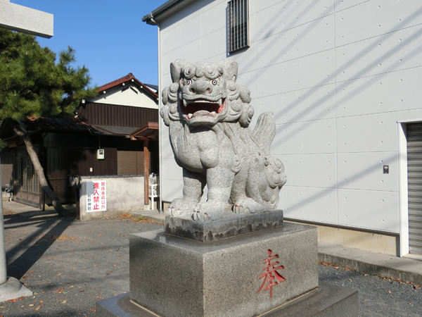 府中熊野神社の右の狛犬