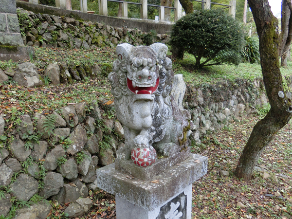 高尾氷川神社の右の狛犬