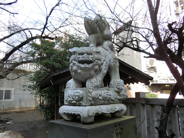 元三島神社の右の狛犬