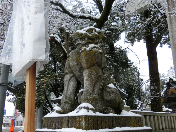 秩父神社の左の狛犬