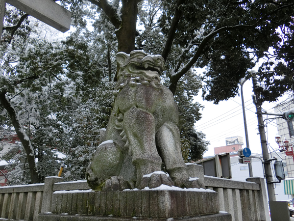 秩父神社の右の狛犬