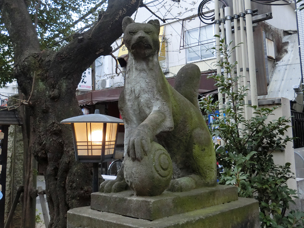 皆中稲荷神社の右の狐