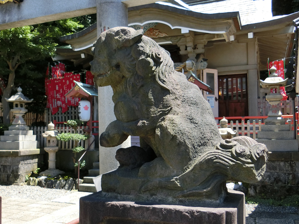 石川町諏訪神社の右の狛犬