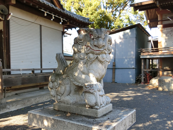 島守神社の左の狛犬