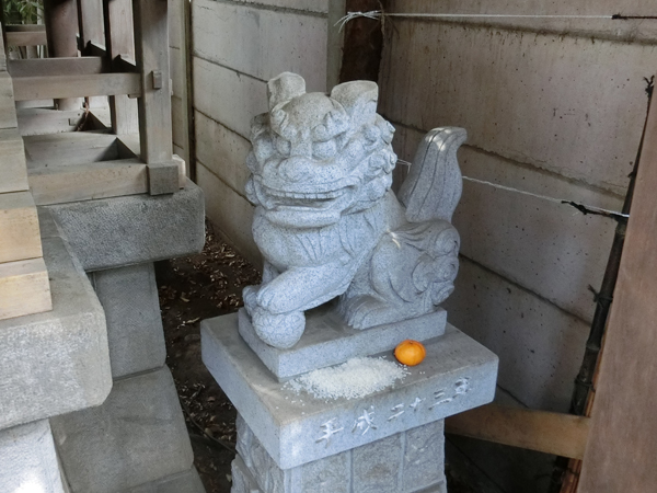 金山彦神社の右の狛犬