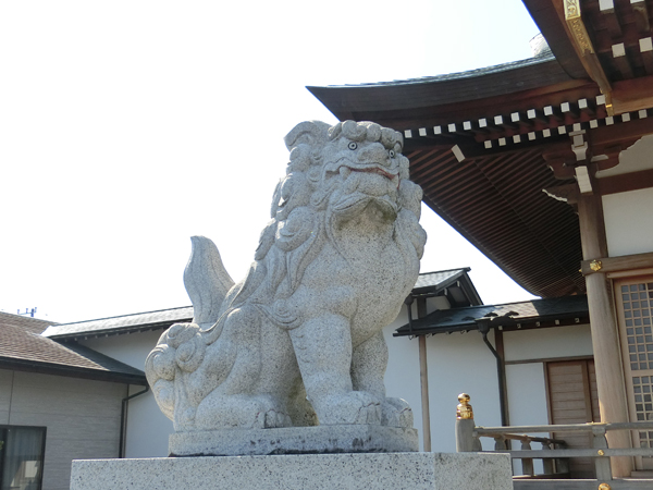 栗木御嶽神社の左の狛犬