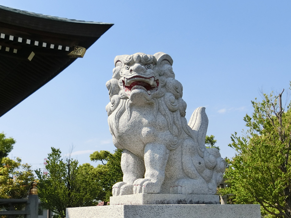 栗木御嶽神社の右の狛犬