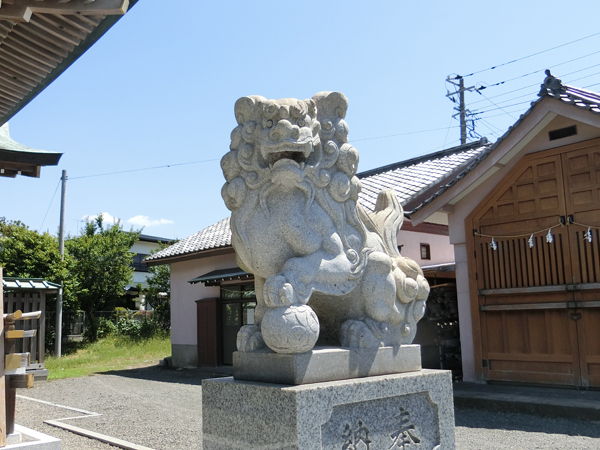 龍口明神社の右の狛犬