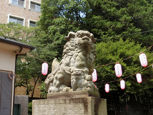 松が丘北野神社の左の狛犬