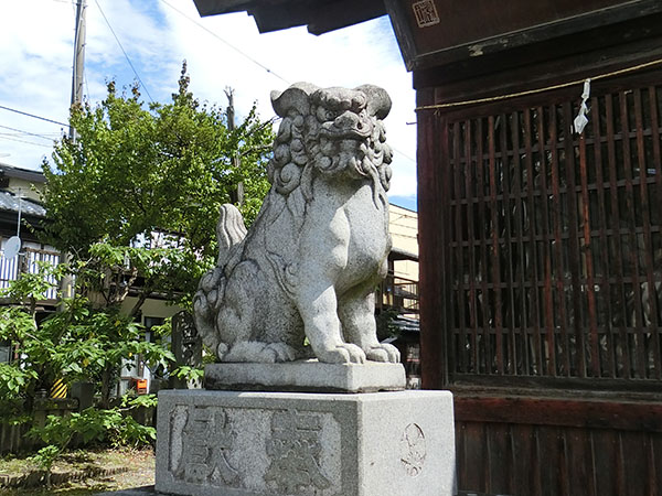 八劔神社の狛犬