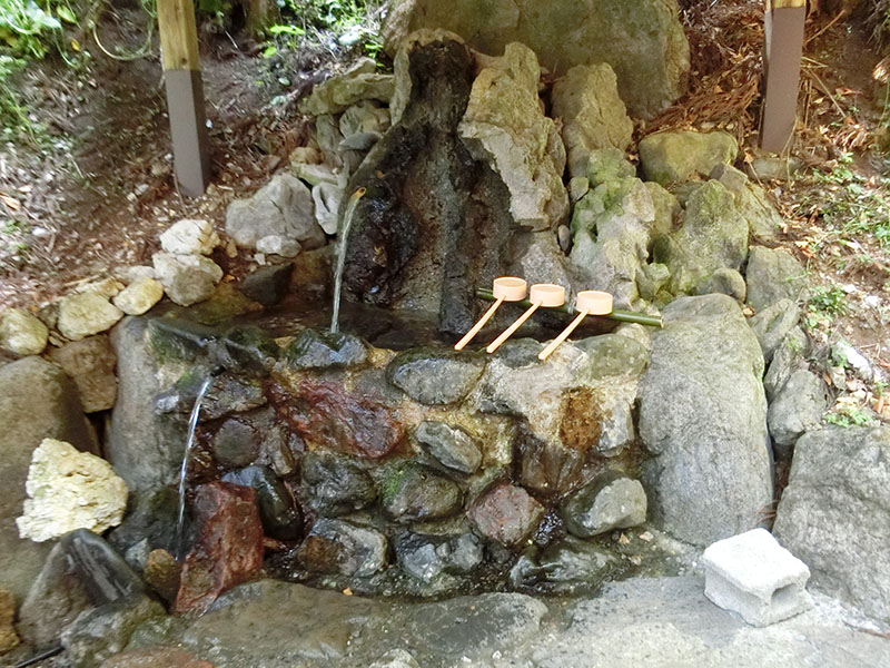 秋元神社の御神水