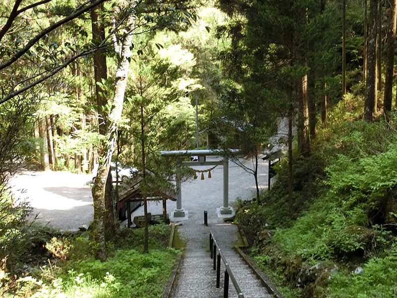 秋元神社の駐車場