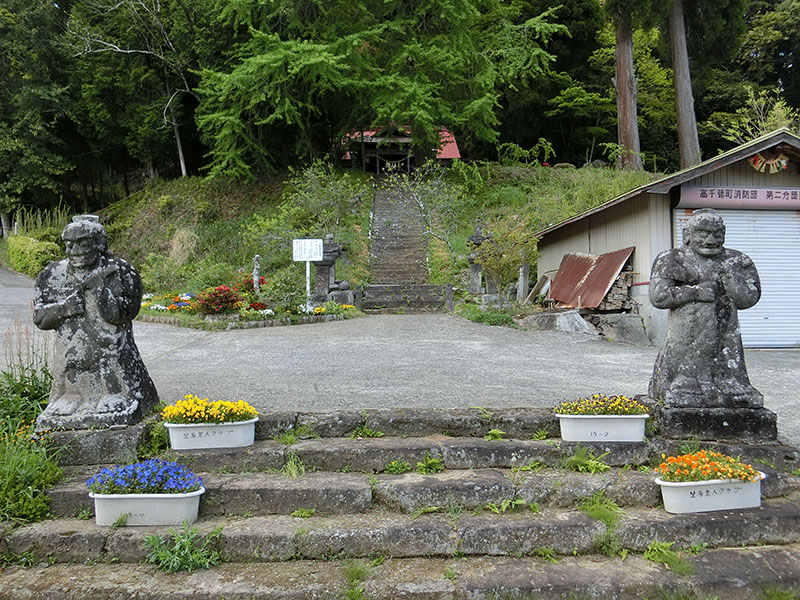 芝原神社の仁王像