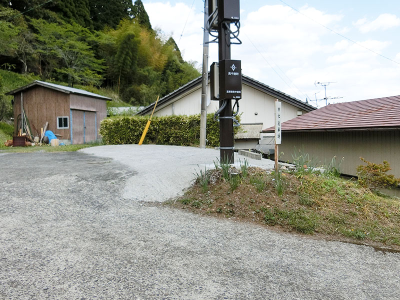 芝原神社の駐車場