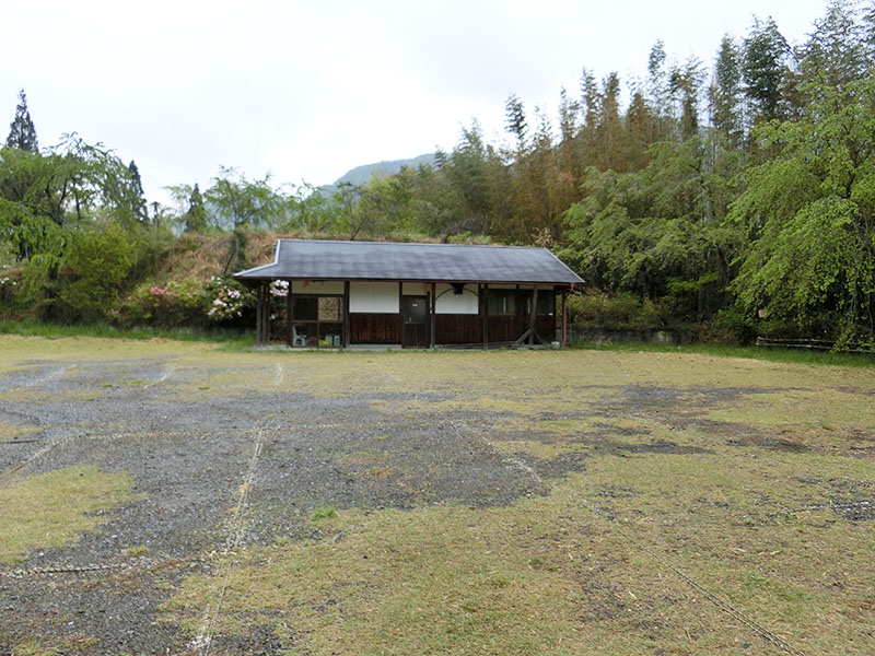 三ヶ所神社の駐車場