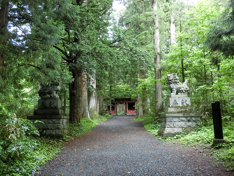 戸隠神社の随神門