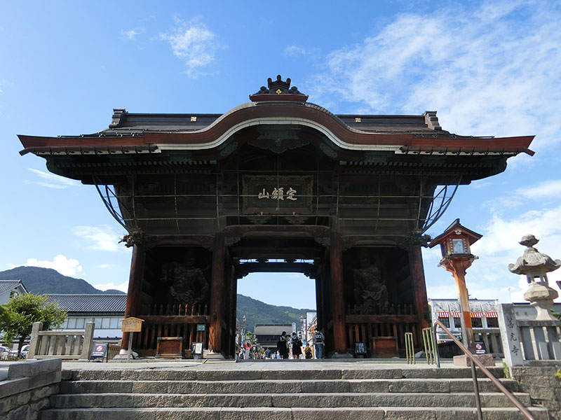 善光寺の仁王門